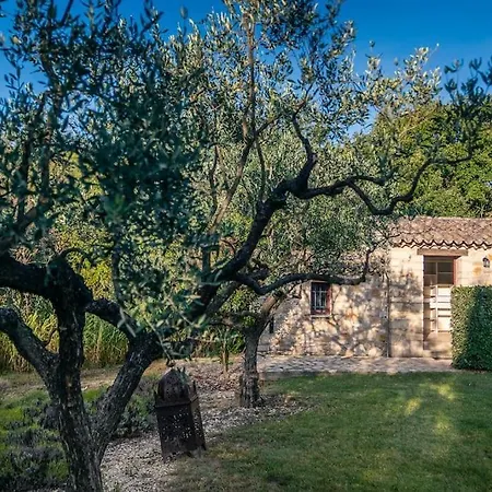 Spacious Provence In 4 Hectares Of Land Veaux